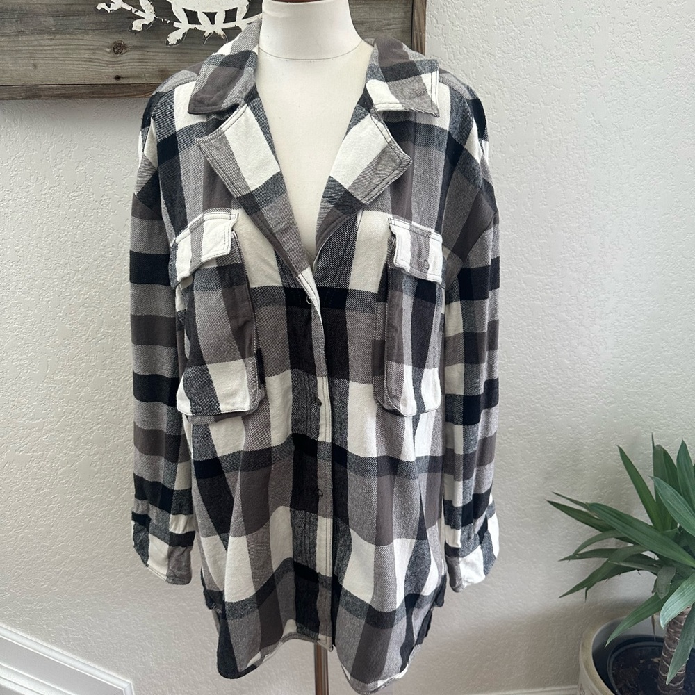 Free Peopke Izzie Plaid Button-Front Shacket Jacket in Black & Gray size L